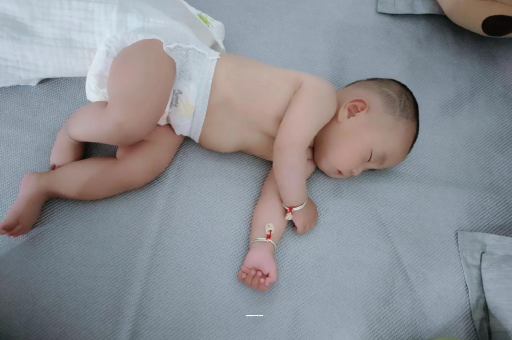 供卵试管代怀生子费用四个月宝宝不爱笑